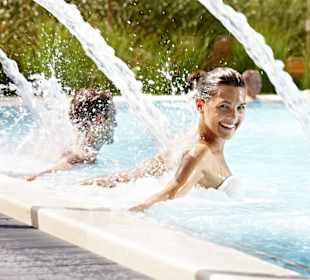 Außenbecken Nackenduschen