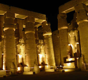 Luxor Tempel bei Nacht