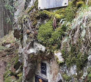 Mamortafel mit Inschrift