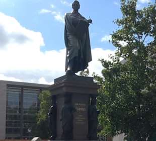 Schinkel-Denkmal