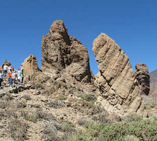 Узкие тропинки между камней
