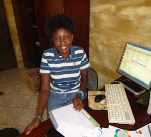 Deborah erledigt alle Wege für DM Tours