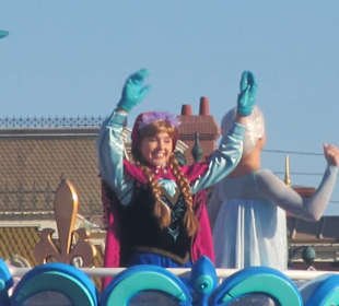 Anna & Elza beid er Parade