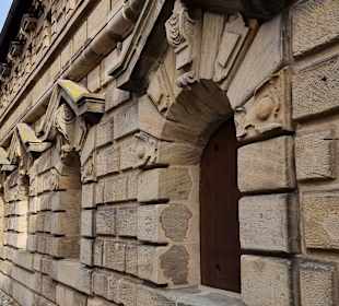 An der Wehranlage entlang