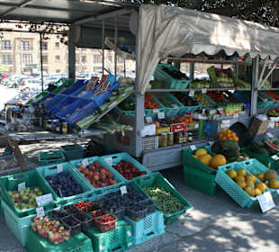 Obststand beim Busbahnhof