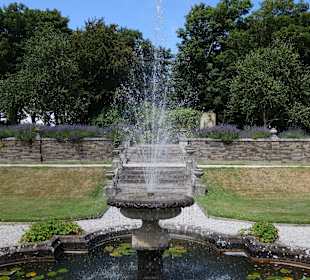 Springbrunnen im Garten