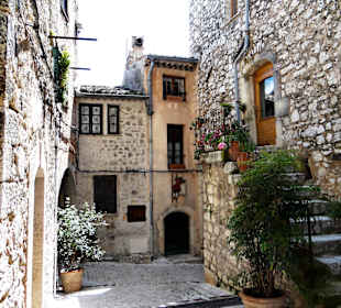 Тюррет-сюр-Лу. Улочки и площади городка