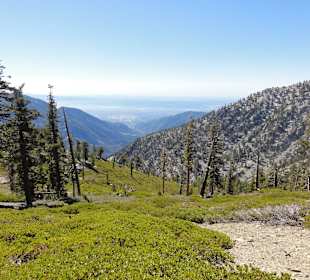 Горы Сан-Габриэль - вдали виден океан