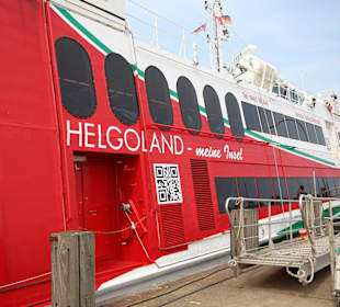 Halunder Jet im Südhafen von Helgoland