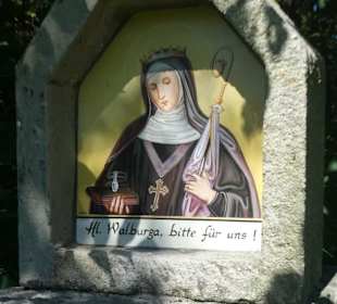 Nietzsche-Weg: Bildstöcke am Lamberg