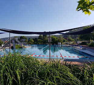 Bergschwimmbad - Corona-Absperrungen