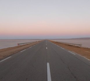 Salz in Tunesien mit Sonnenaufgang