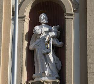 Statue Hl. Petrus (Fassade von St. Peter und Paul)