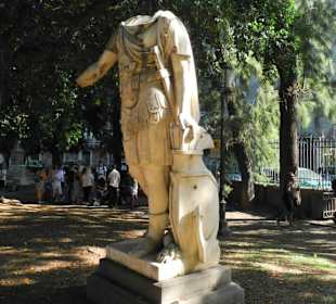 Denkmal mit Kopf ab