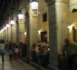 Café an der Esplanade nachts