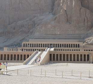 Dreistufiger Terrassentempel der Hatschepsut