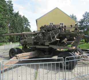 Auf dem Gelände des Militärmuseums Lesany