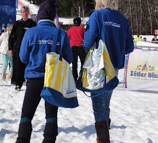 HolidayCheckerinnen bei der Arbeit