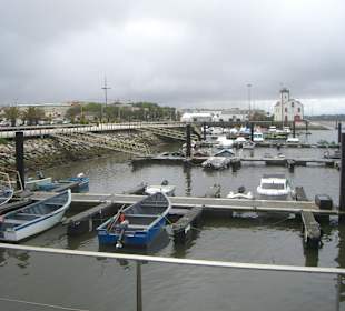 Kleiner Hafen am Fluss