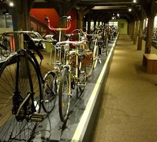 Fahrradausstellung in der großen Scheune