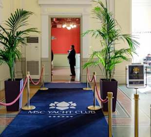 Yacht Club Check In, Genua