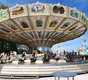 Nostalgie pur, sehr altes Karussell