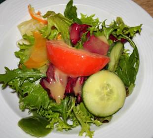 Beilagensalat zum Schnitzel im Mahrs Bräu