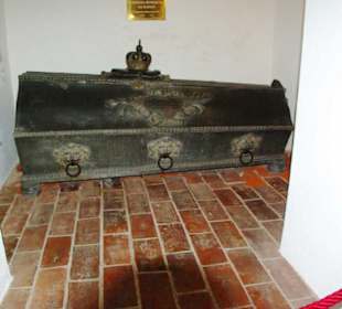 Weitere Gruft im hinteren Bereich