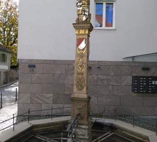  Brunnen am Rande des Marktplatzes