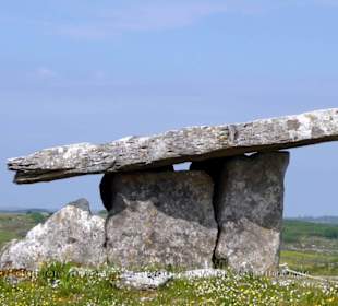 Paulnabrone Portal Tomb / Poulnabrone Dolmen