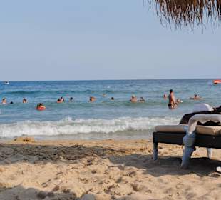 Der Strand ist 20 Min (zu Fuß) vom Hotel entfernt
