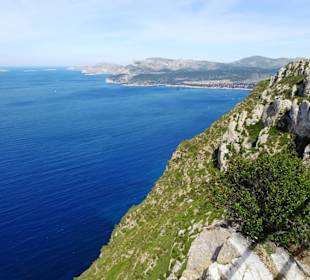 Blick von der Steilküste auf das Mittelmeer