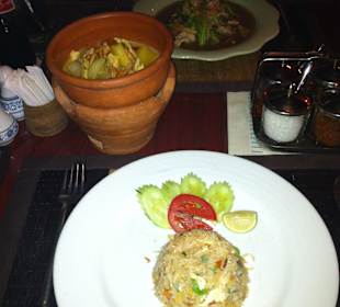 Gelbes Curry mit Reis bei Ruan Thai Kitchen