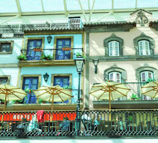 Rundgang durch das Einkaufszentrum Via Catarina