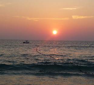 Sonnenuntergang am Surin Beach