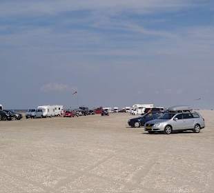 Autos am Strand von Röm