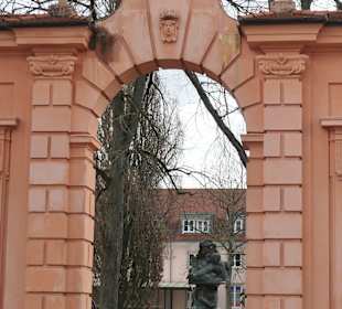 Das Anfang des 18. Jhs. errichtete Museumstor