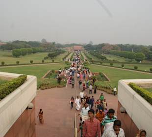 Blick auf den Zugang zum Lotus Tempel