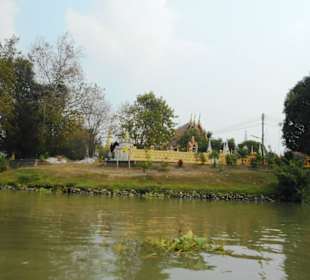 Flußfahrt um die Insel