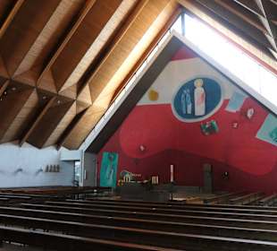 Im Hauptraum der Neuen St.-Rochus-Kirche