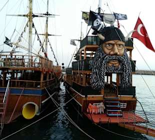 Eines von vielen schönen Schiffen im Side-Hafen