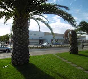 Blick auf die moderne Markthalle