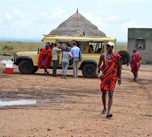 Am Airstrip in der Mara - unser Guide Jakob