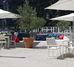 Die Terrasse des Spiaggia degli Olivi