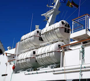 Die MS Helgoland am Kai