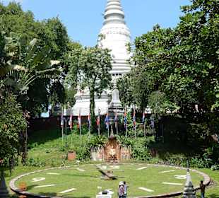 Uhr unterhalb der Königsstupa