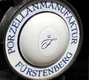 Firmenschild aus Porzellan