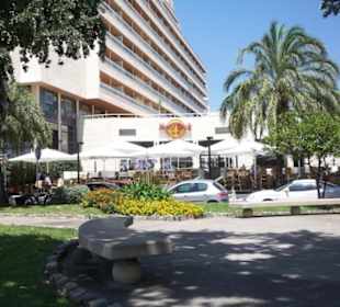 Blick auf die Front des Hard Rock Cafes