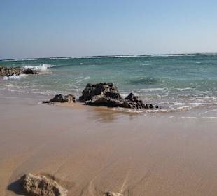 Strand außerhalb der Anlage