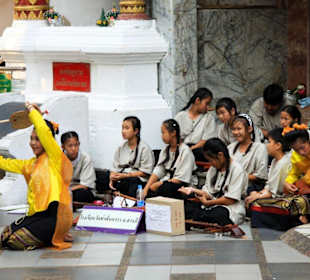Tanzdarbietung im Wat Doi Suthep